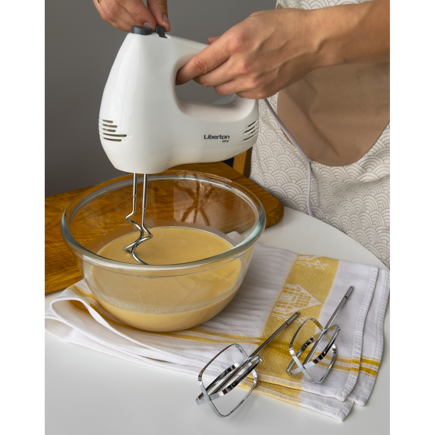 Міксер ручний LIBERTON LHM-2800