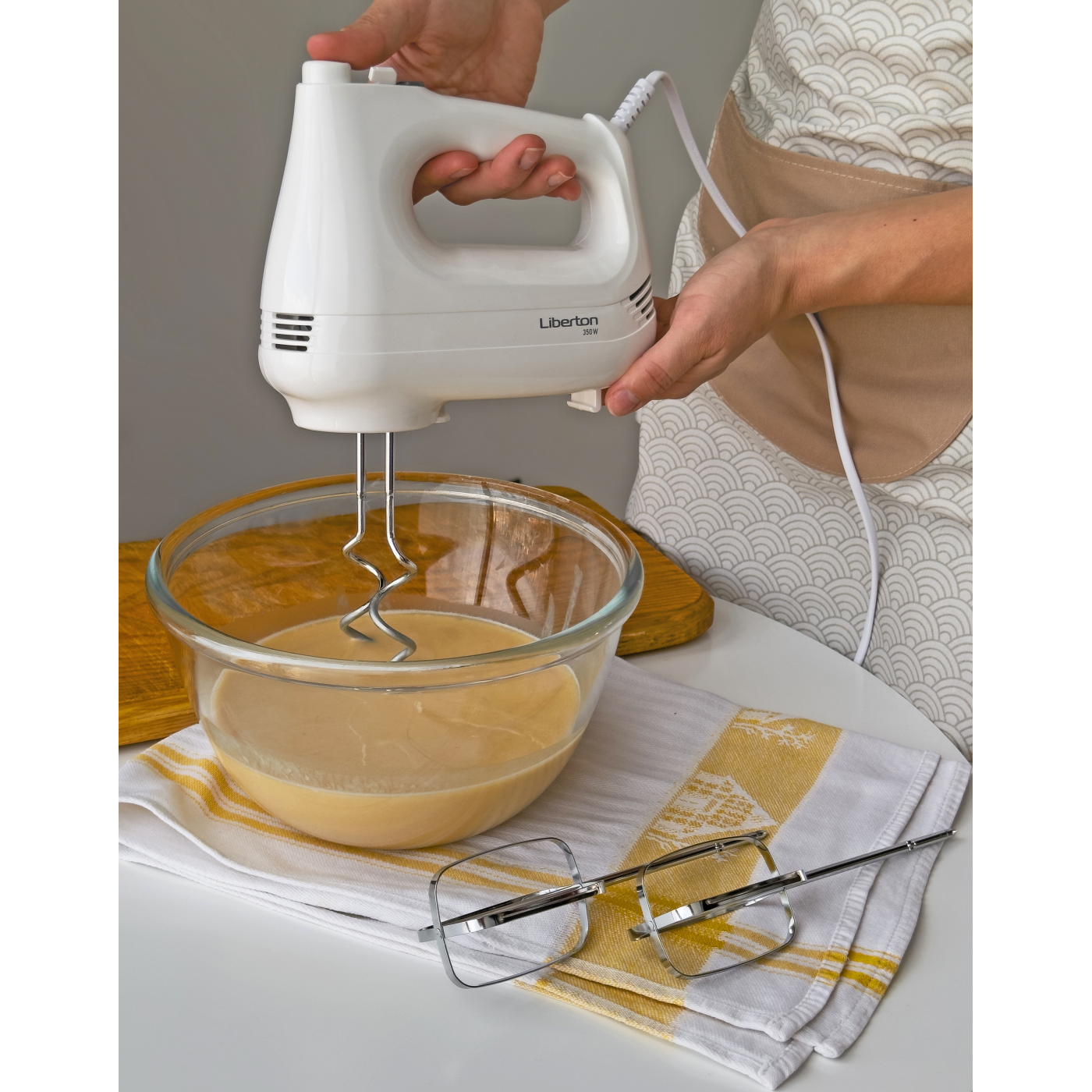 Міксер ручний LIBERTON LHM-2801