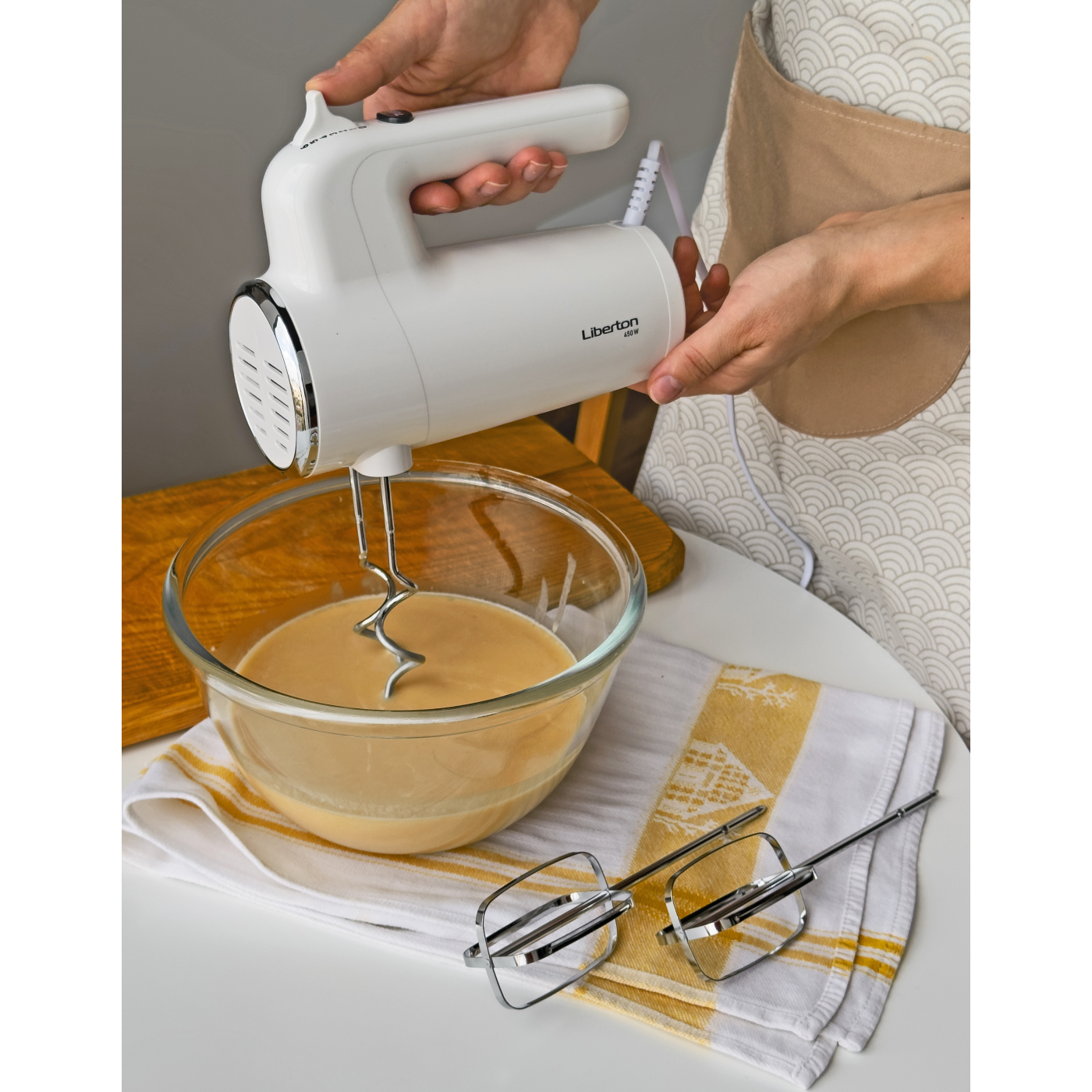 Міксер ручний LIBERTON LHM-2804