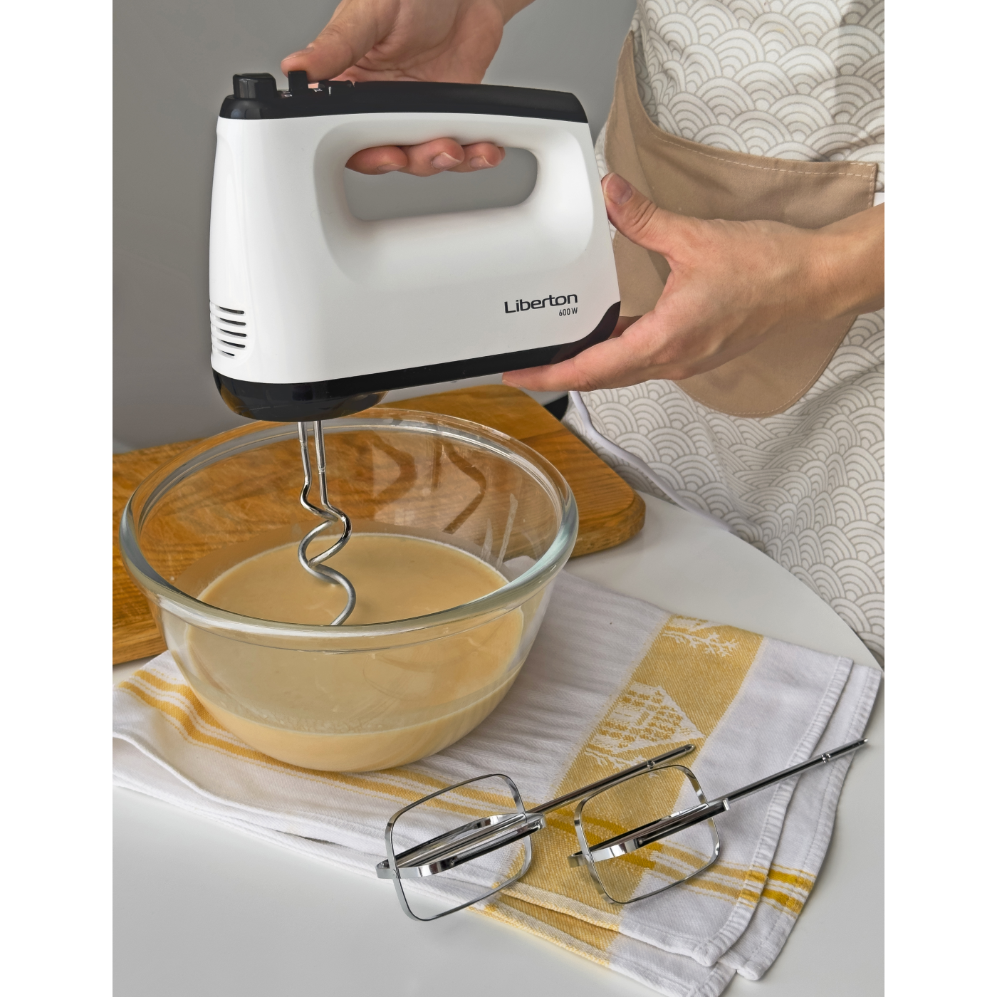 Міксер ручний LIBERTON LHM-2806