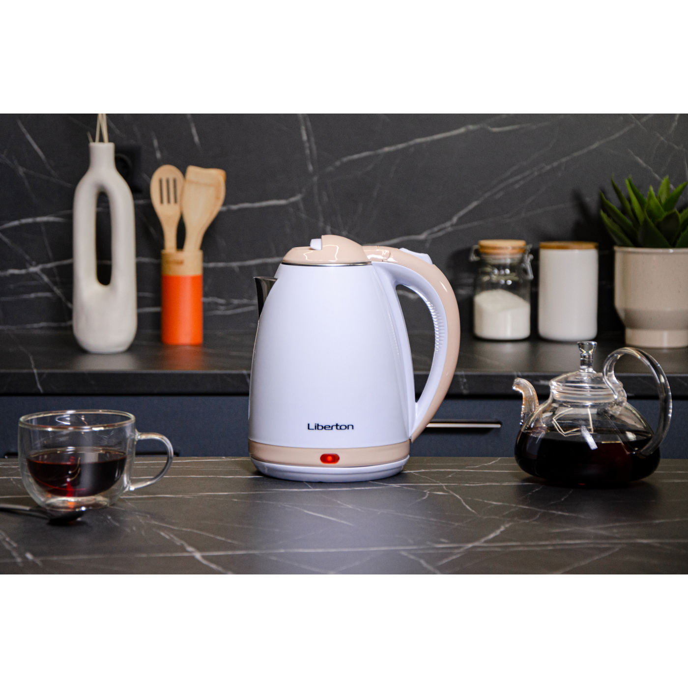 Електрочайник LEK-6802